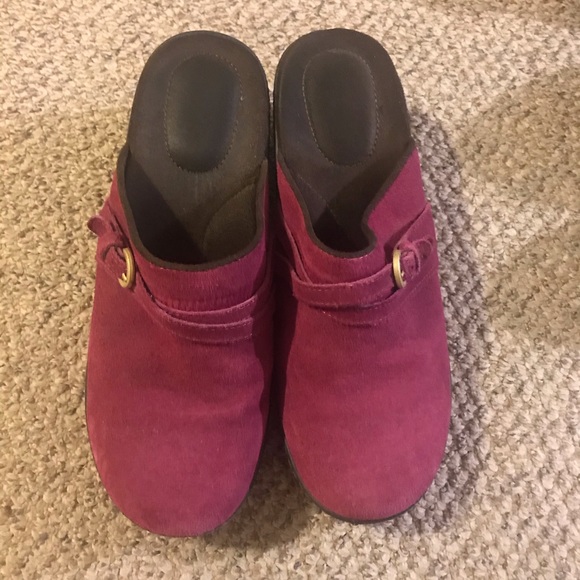 Purple or plum lands end clogs - Picture 3 of 4